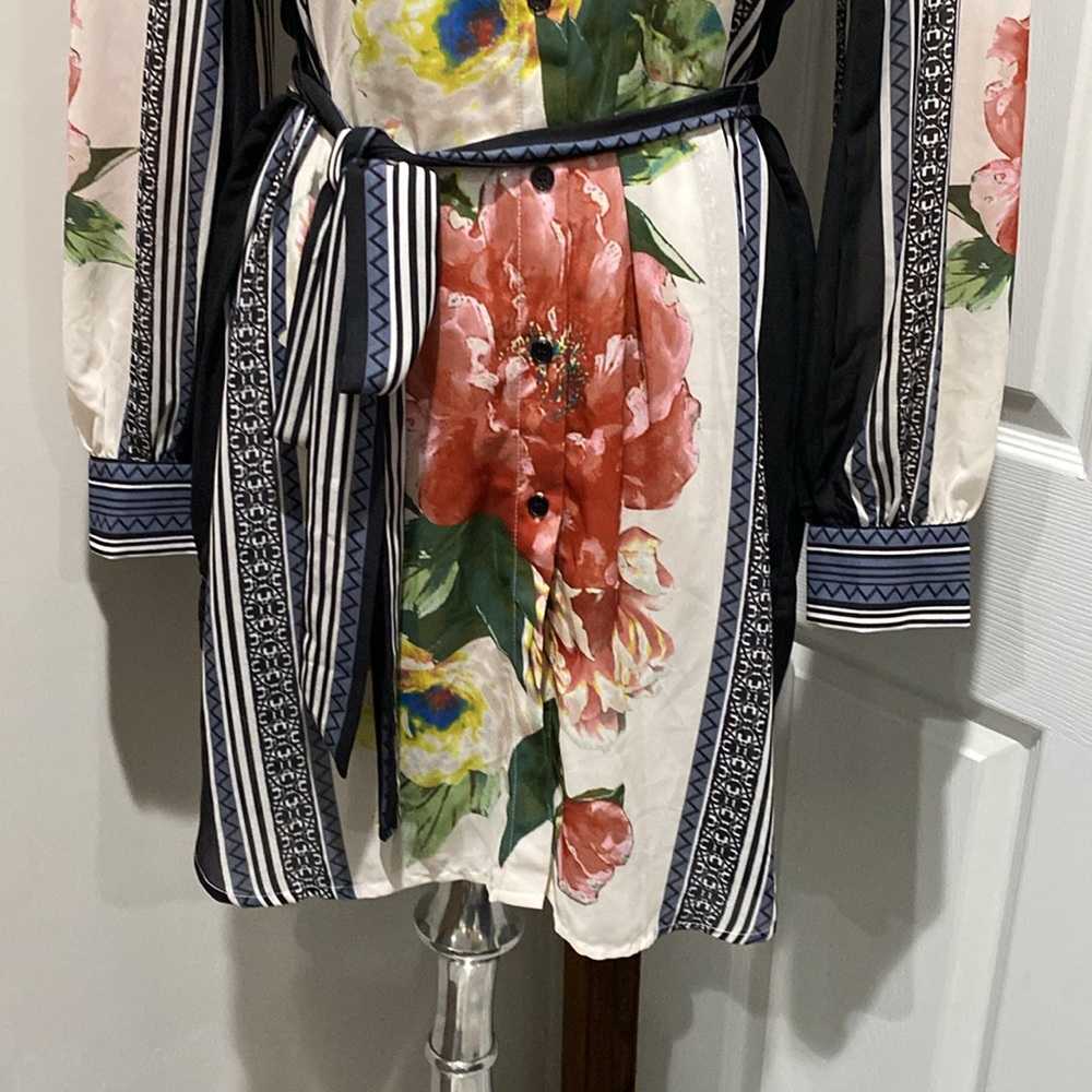 Vici - Duster/Kimono Or Dress With Belt - Flowers & Abstract Pattern - Picture 4 of 5